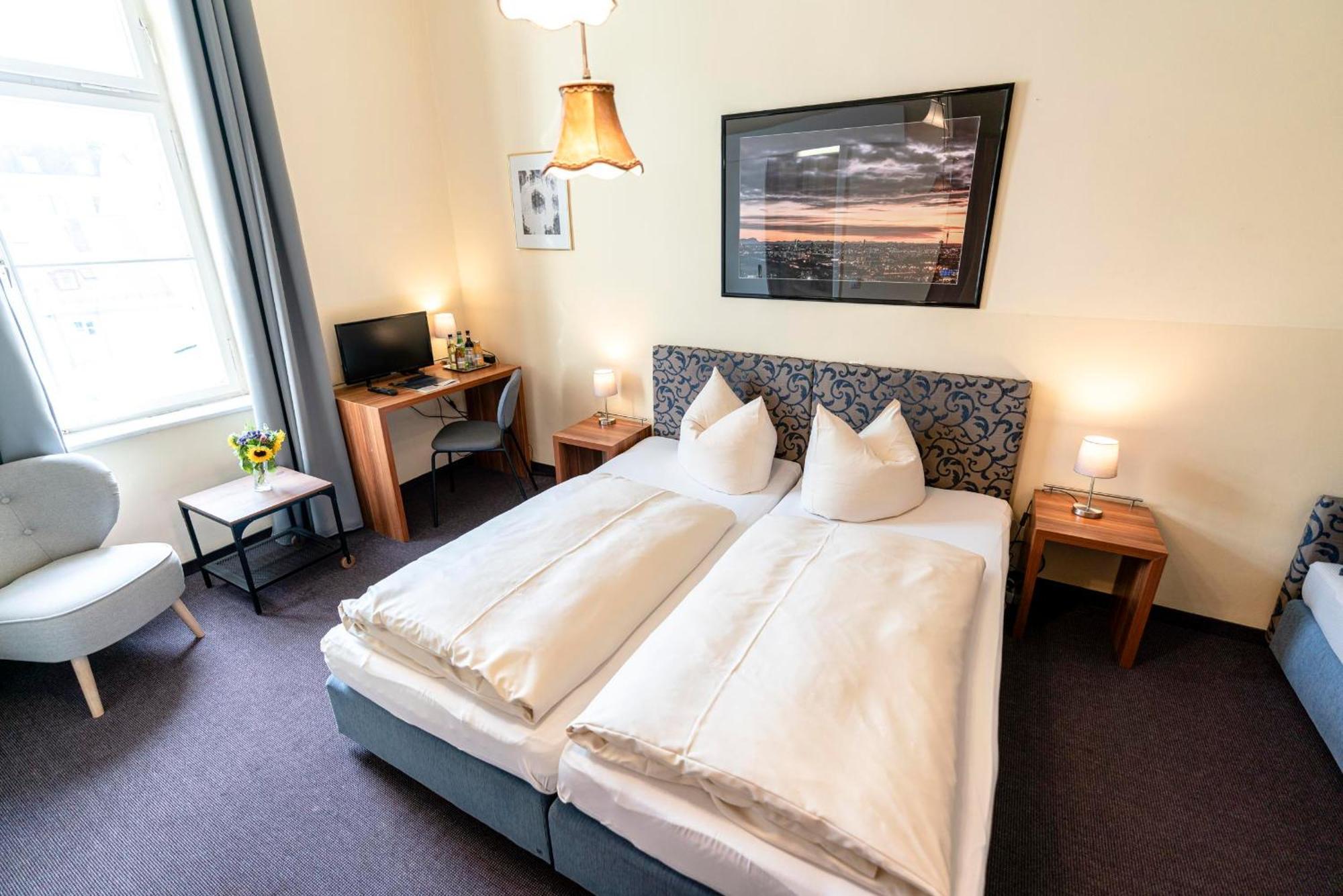 Hotel-Pension Am Siegestor Munich Luaran gambar