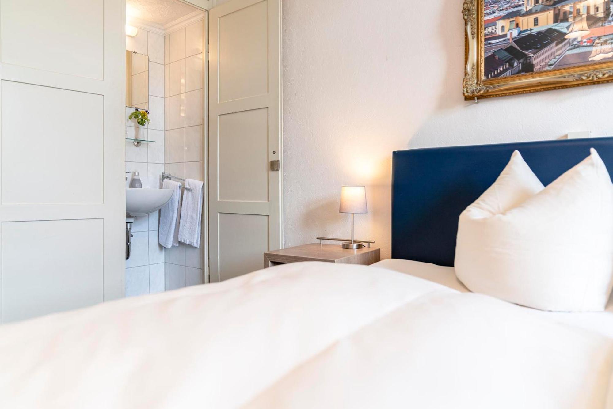 Hotel-Pension Am Siegestor Munich Luaran gambar